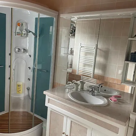 Maison Dans Bulle De Verdure